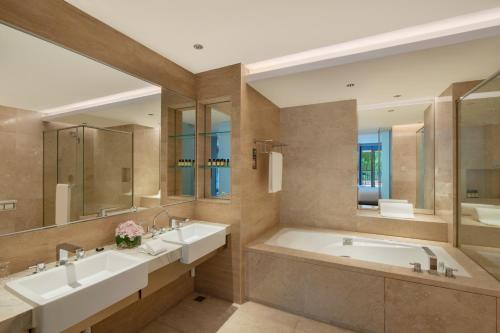 Koupelna v ubytování Dongguan Marriott Hotel