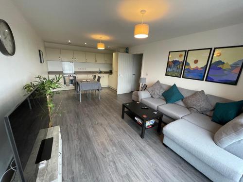 Balcony Marina Apartment With City Skyline Views - Free Secure Parking photo 12