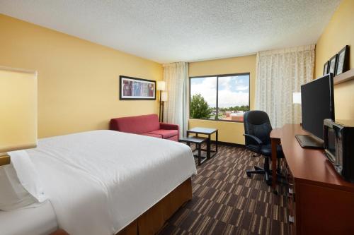 Holiday Inn Express Tifton by IHGにあるテレビまたはエンターテインメントセンター