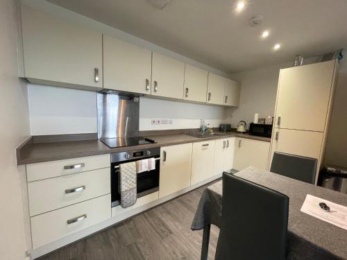 Balcony Marina Apartment With City Skyline Views - Free Secure Parking photo 5