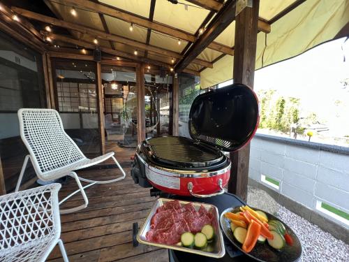 Imabariにあるドッグラン併設 しまなみ御殿の肉野菜のトレイ入りグリル