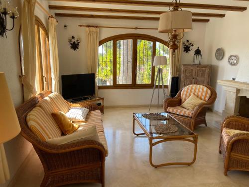 Gallery image of Superb villa with heated private pool - stunning sea and mountain views- Air con in Teulada