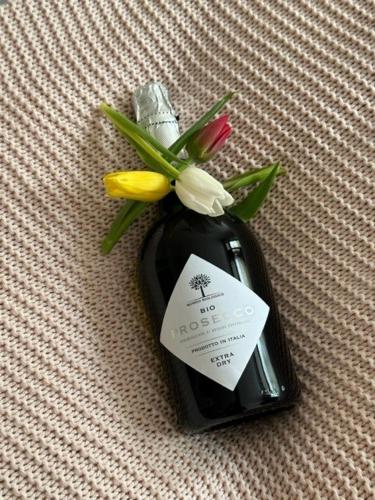a small bottle of wine with flowers in it at Pension COLUMBIA inkl. Frühstück im Zentraum in Bad Gleichenberg