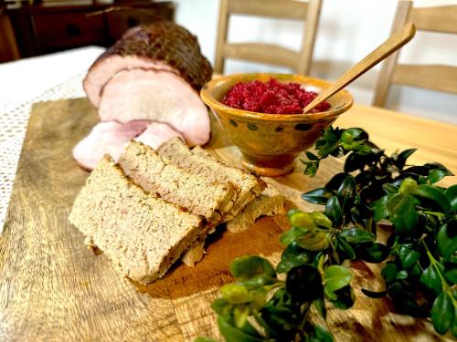 Makanan di atau berdekatan apartmen