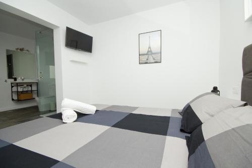 a bedroom with a black and white patterned bed at Los Alonsos - Open Mall - By AZ Rentals in Arrecife