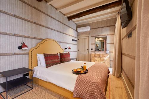 a bedroom with a bed with a tray of fruit on it at THE PINTA Boutique in Armamar