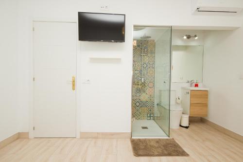 a bathroom with a glass shower and a toilet at Los Alonsos - Open Mall - By AZ Rentals in Arrecife