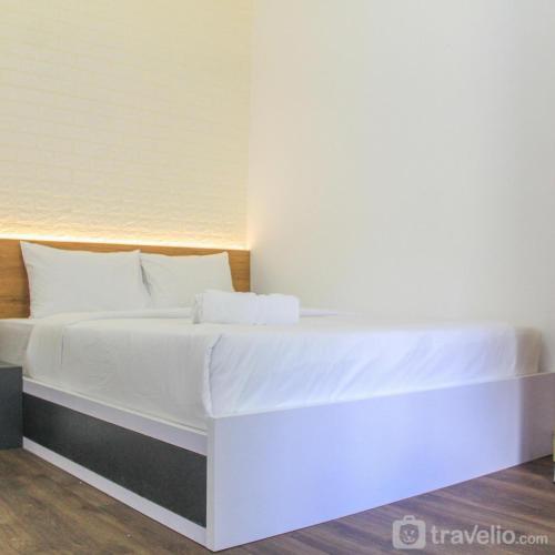 Tempat tidur dalam kamar di Apartment Skyland Tangerang
