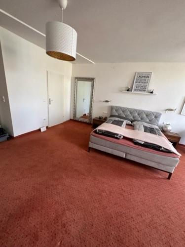 a bedroom with a bed and an orange carpet at Pension COLUMBIA inkl. Frühstück im Zentraum in Bad Gleichenberg
