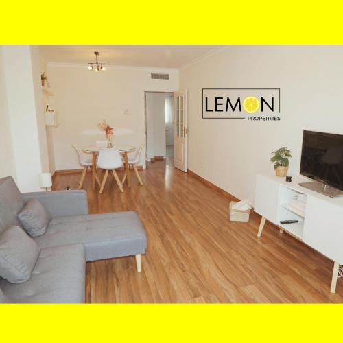Imagen de la galería de Lemon Beach Torrequebrada Apartament, en Benalmádena
