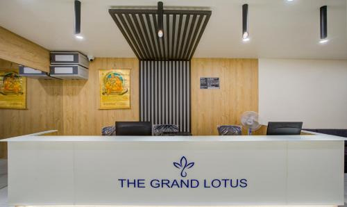 Fotografie z fotogalerie ubytování Treebo Grand Lotus - 3 km from Textile Market v destinaci Súrat