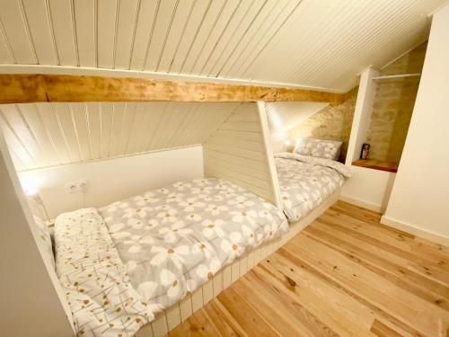 Postel nebo postele na pokoji v ubytování La Montgrande, 2 bed gîte, Aulnay