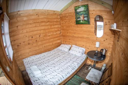 מיטה או מיטות בחדר ב-Alberta Dīķi