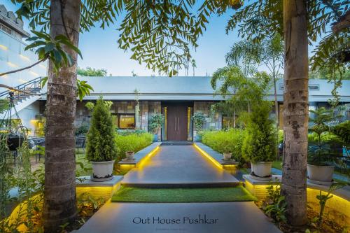 Κήπος έξω από το Out House Pushkar