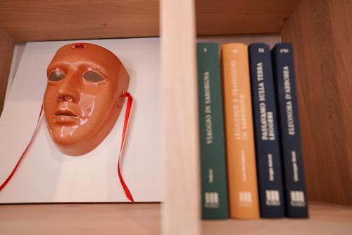 Bibliothèque dans l'hôtel