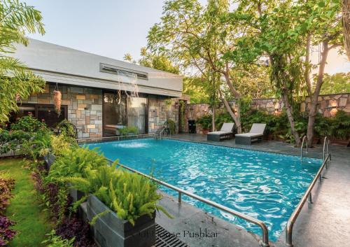 Πισίνα στο ή κοντά στο The Out House Pushkar