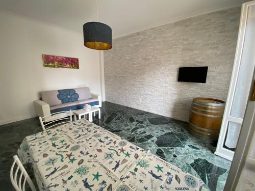 a bedroom with a bed and a table and a barrel at La perla in Chiavari