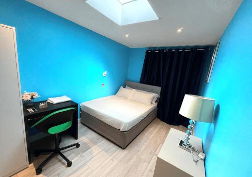 Postel nebo postele na pokoji v ubytování Letzi Ensuite, 15 Min to Heathrow, Fast WiFi