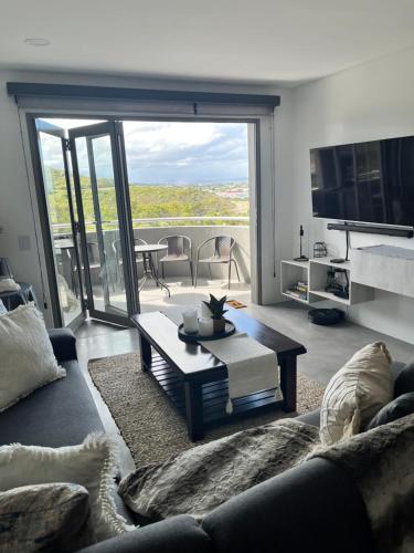 Ruang duduk di Lionel’s Garden Route Getaway