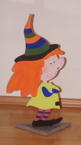 a cartoon of a girl wearing a witch hat at Ferienwohnung Einberger-Schinabeck in Grafenau