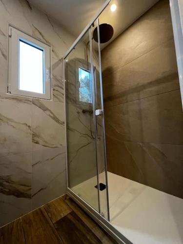 Un baño de Suite avec Spa Sukha Spa