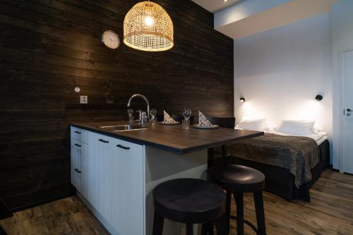 a kitchen with a sink and a bed in a room at Ski-Inn Kultakero in Pyhätunturi