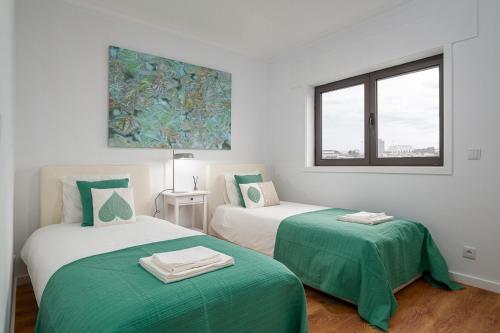 Ένα ή περισσότερα κρεβάτια σε δωμάτιο στο Lovely 2BR w/ views over the river, parking incl