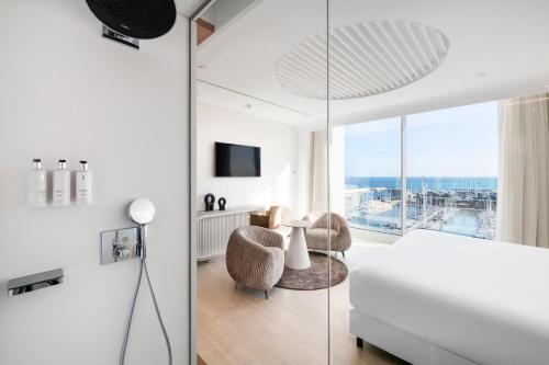TV a/nebo společenská místnost v ubytování Hotel Marina Badalona