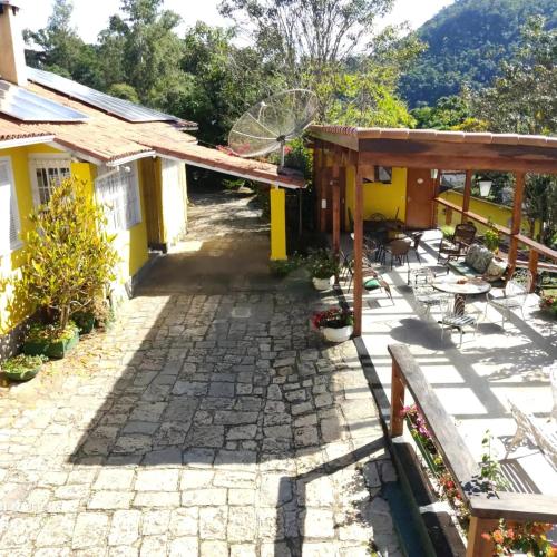 Pemandangan gunung umum atau pemandangan gunung yang diambil dari inn ini