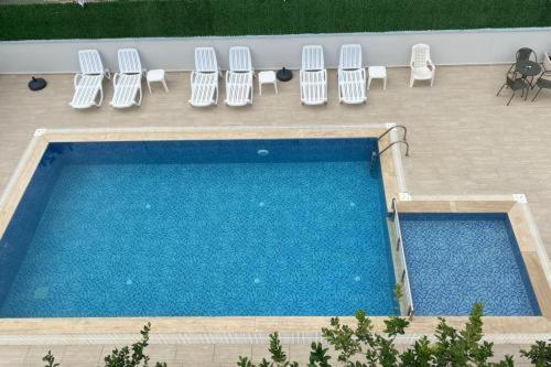 Výhled na bazén z ubytování Villa Maleyna nebo okolí