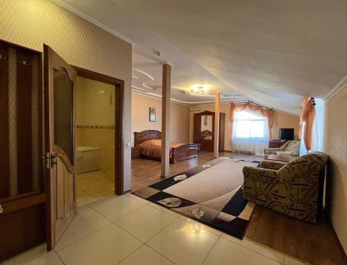 a living room with a couch and a bedroom at Готель МАГНАТ in Sutysky