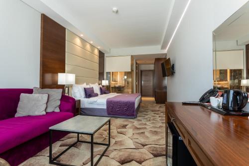 Küche/Küchenzeile in der Unterkunft A Hoteli - Grand&Sky Hotel Tornik