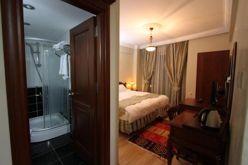 Koupelna v ubytování Basileus Hotel