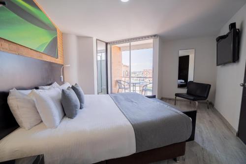 TV a/nebo společenská místnost v ubytování Hemma Bogotá Chapinero Premium Suites Hotel