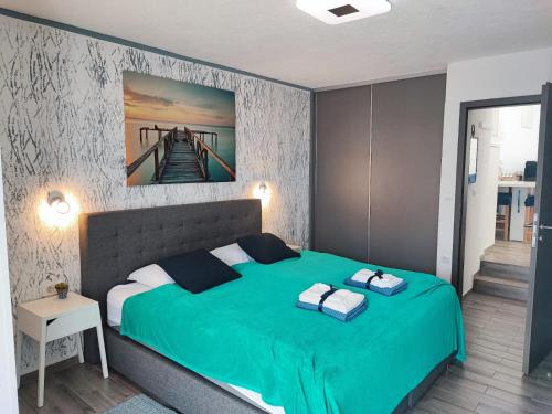 1 Bedroom Apartment Sleeps 3 - Outdoor Pool