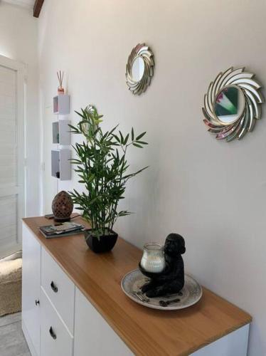 a room with a table with a dog statue on it at Location villa et piscine privé in Capesterre-Belle-Eau