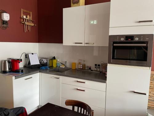 Køkken eller tekøkken på Restaurant Hostel Aan Tafel