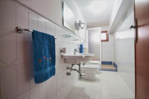 a bathroom with a sink and a toilet at Case Bongiovi in Sciacca