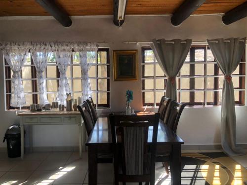 Gambar di galeri bagi Villa Jullienne - A Home Away From Home - Unit 9 di Nelspruit