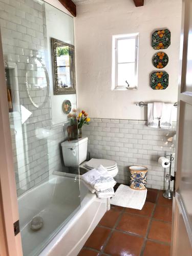 a bathroom with a tub and a toilet at Casa De Vito in Palm Springs