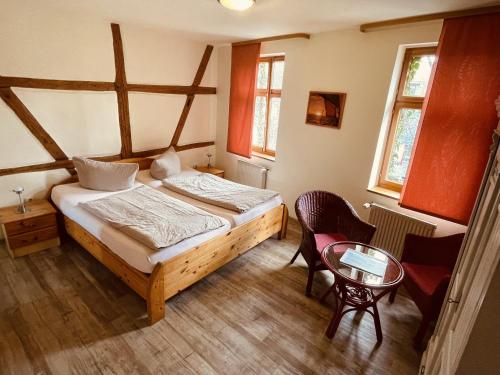 Cama o camas de una habitación en Zum Alten Krug
