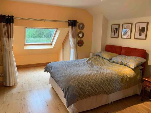 a bedroom with a bed and a window at Stunning 2-Bed cottage Rye East Sussex in Rye