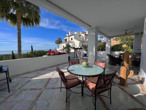STUNNING 175 m2 APARTMENT with TERRACE and JACUZZI