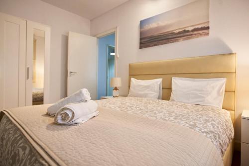 a bedroom with a large bed with towels on it at Riverside (with 3 Bedrooms) by JC in Porto