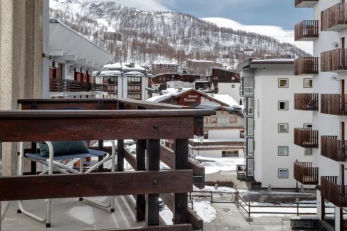 a balcony with a table and chairs and a mountain at HelloCHALET - Croix du Cervin - 150mt from Cretaz chairlift, central living in Breuil-Cervinia