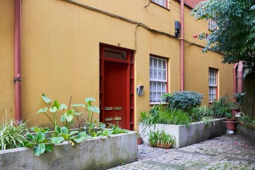Riverside (with 3 Bedrooms) by JC