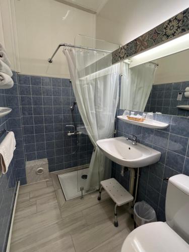 Koupelna v ubytování Hotel Montsegur