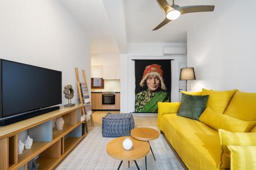 TV a/nebo společenská místnost v ubytování Aretousa InCreteble Cretan Residences Collection