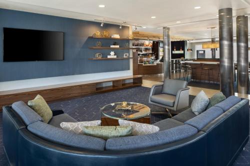 Courtyard Mankato Hotel & Event Centerにあるキッチンまたは簡易キッチン