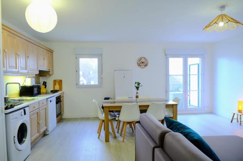 Kuchyňa alebo kuchynka v ubytovaní Double Apparts - Spacieux 140 m2 - 4 Ch - Entrée autonome- 2 Parkings Privé Gratuit